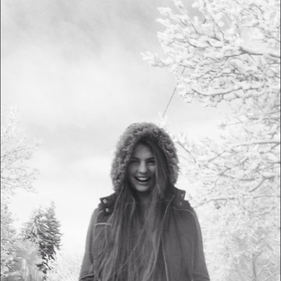 Meet your Posher, Carrie - Picture 1 of 1